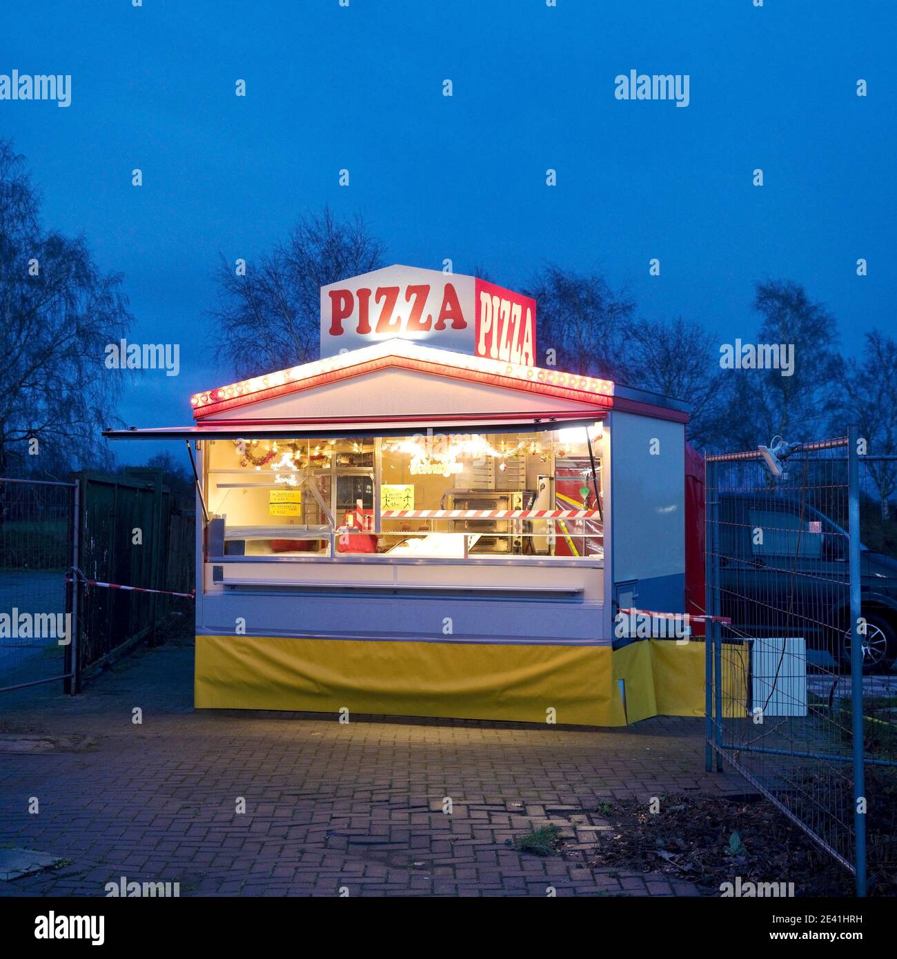 Pizza stand in serata, Germania, bassa Sassonia, Emstek Foto Stock