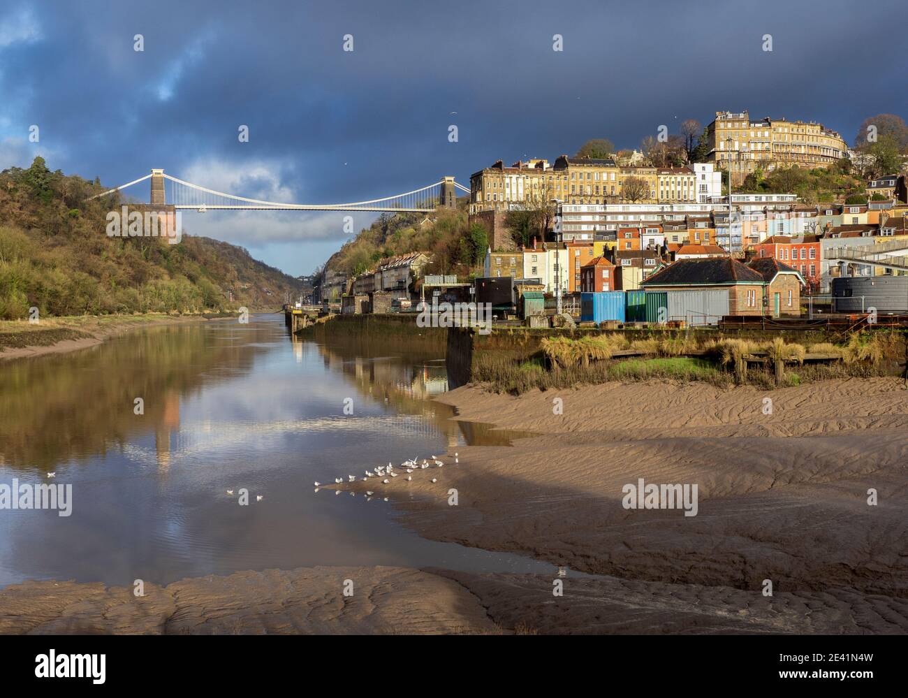 Vista del Clifton Suspension Bridge River Avon e del Avon Gorge dal bacino di Cumberland a Bristol Regno Unito Foto Stock