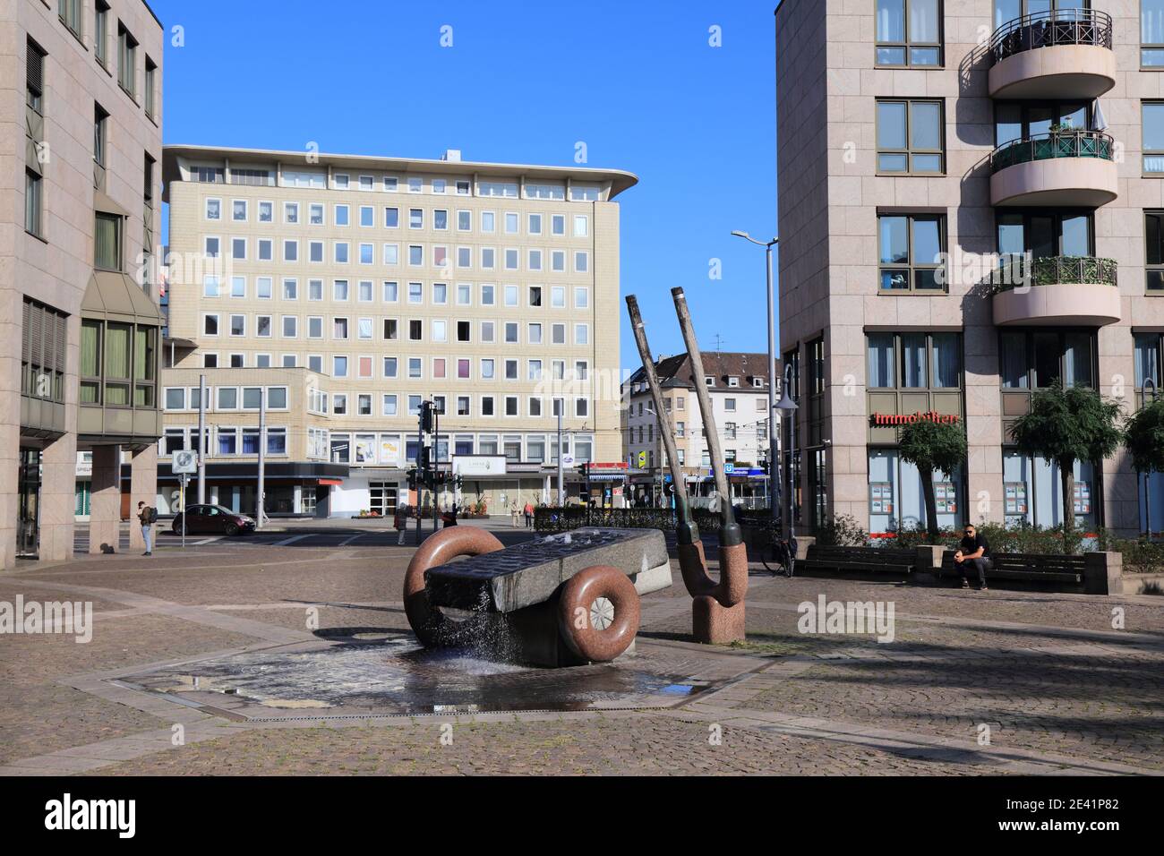 MUELHEIM A.D. RUHR, GERMANIA - 21 SETTEMBRE 2020: Vista sulla città vicino a delle Street a Muelheim an Der Ruhr, una delle principali città dello stato del Nord Reno-Westph Foto Stock