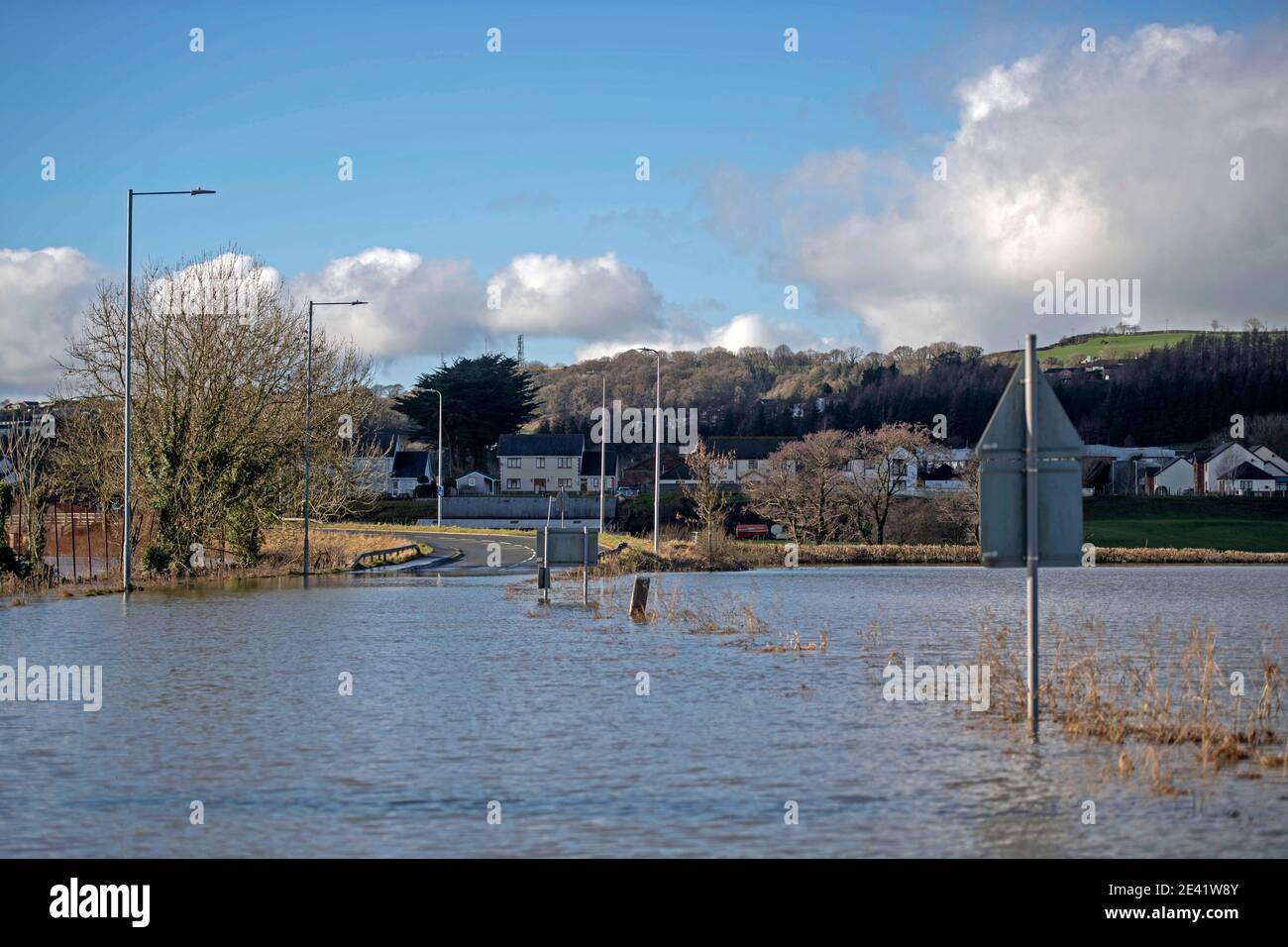 Swansea, Regno Unito. 21 Gennaio 2021. La Towy Valley allagata nel Carmarthenshire, nel Galles del Sud, dopo la forte pioggia di Storm Christoph, ha fatto scoppiare il fiume Towy sulle sue rive. Credit: Phil Rees/Alamy Live News Foto Stock