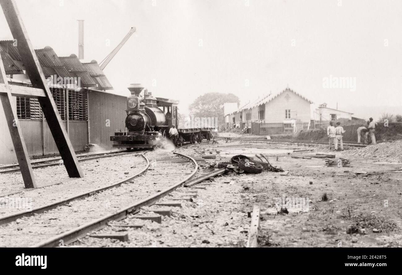 Fotografia d'epoca del XIX secolo: L'immagine si riferisce al primo tentativo guidato dai francesi di costruire il canale di Panama nel 1880 sotto la supervisione di Ferdinand de Lesseps. Ferrovia. Foto Stock