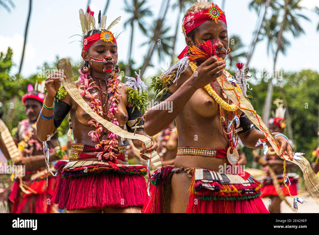 Danza Milamala tradizionale delle Isole Trobriand durante il Festival of Free Love, Kwebwaga, Papua Nuova Guinea Foto Stock