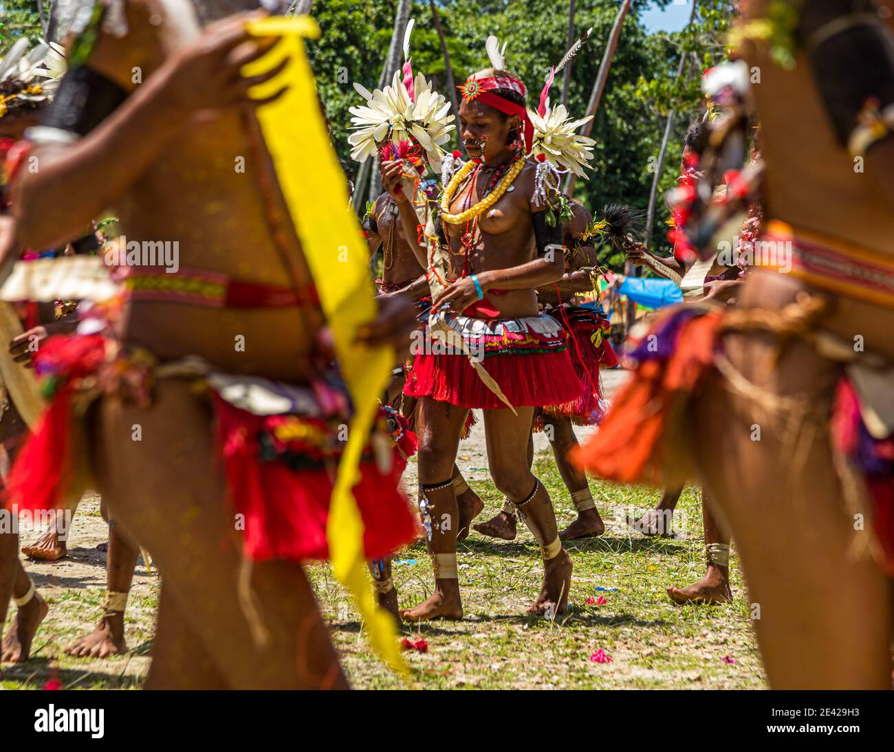 Danza Milamala tradizionale delle Isole Trobriand durante il Festival of Free Love, Kwebwaga, Papua Nuova Guinea Foto Stock