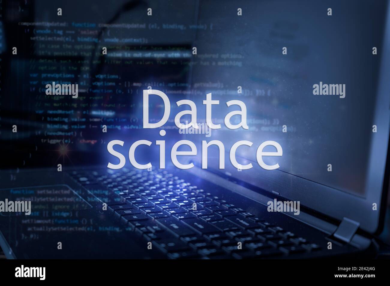 Iscrizione di data science su laptop e code background. Imparare scienza dei dati, corsi di informatica, formazione. Foto Stock