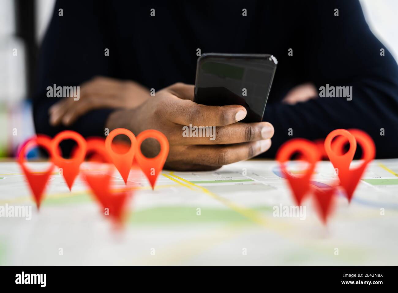 Ricerca segnaposto localizzatore mappa città locale Foto Stock