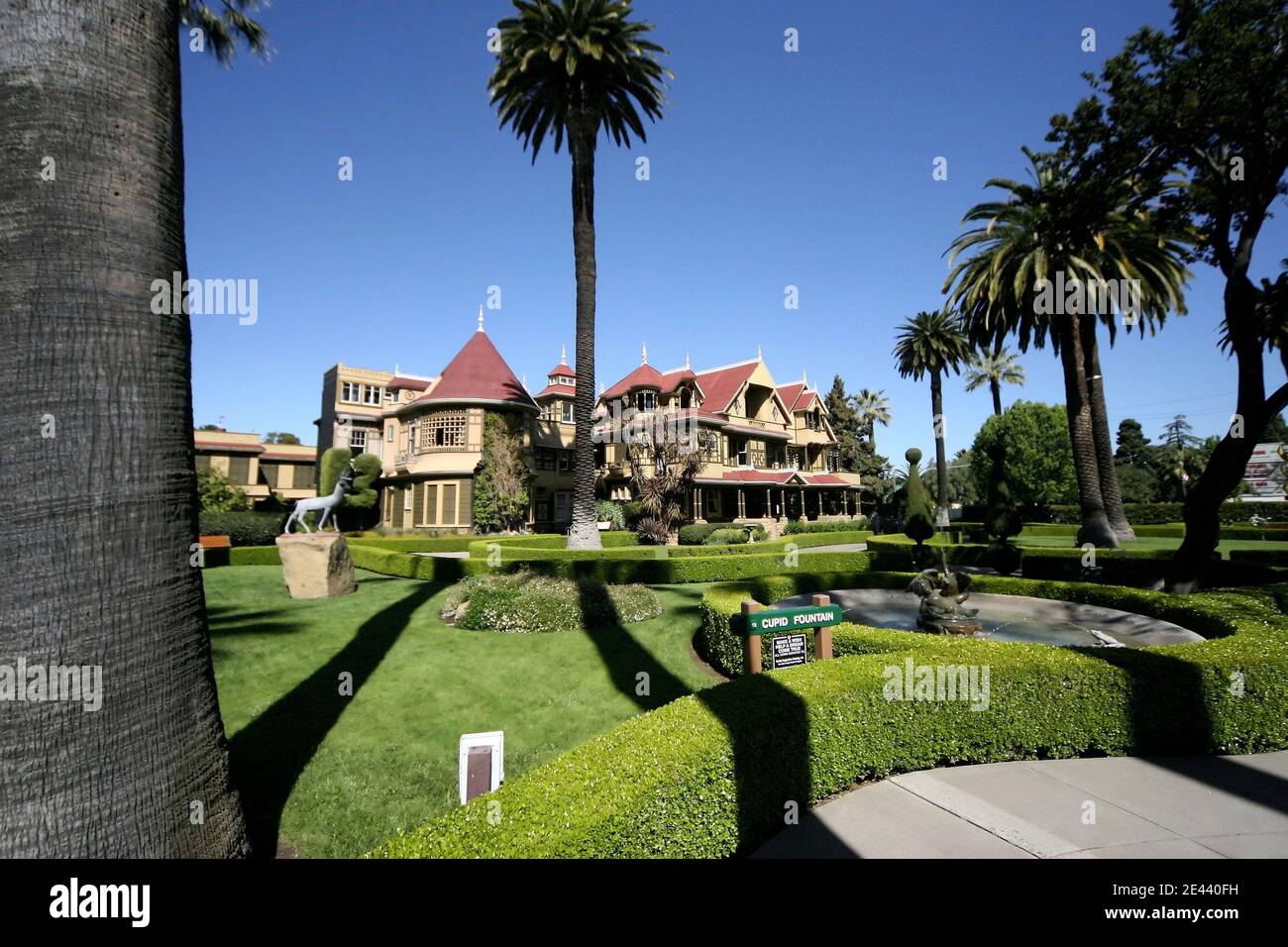 La Winchester Mystery House è un punto di riferimento storico, raffigurato a San Jose, CA, USA il 12 aprile 2009. Escursioni giornaliere della villa sono tutto l'anno. Foto di John Pyle/CSM/ABACAPRESS.COM Foto Stock