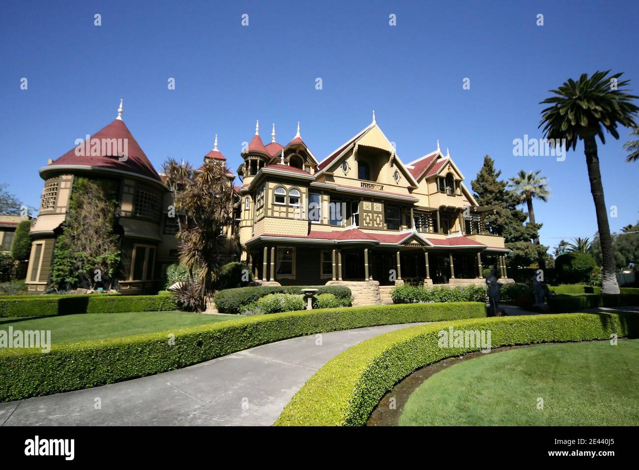 La Winchester Mystery House è un punto di riferimento storico, raffigurato a San Jose, CA, USA il 12 aprile 2009. Escursioni giornaliere della villa sono tutto l'anno. Foto di John Pyle/CSM/ABACAPRESS.COM Foto Stock