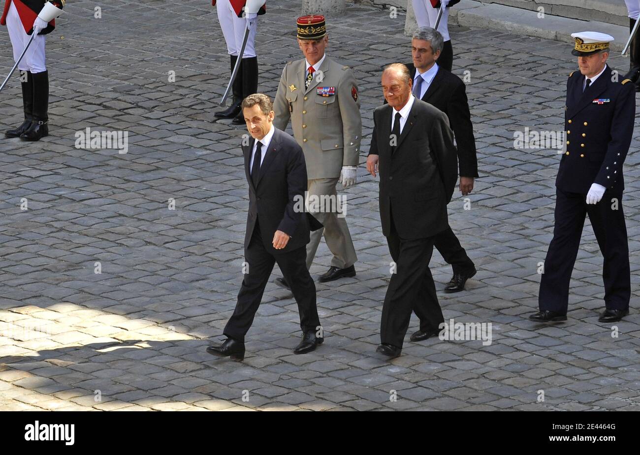 Il presidente francese Nicolas Sarkozy, l'ex presidente Jacques Chirac e il ministro della Difesa Herve Morin partecipano alla ceromia funeraria dell'ex ministro Yvon Bourges agli Invalides, a Parigi, Francia, il 23 aprile 2009. Foto di Christophe Guibbaud/ABACAPRESS.COM Foto Stock