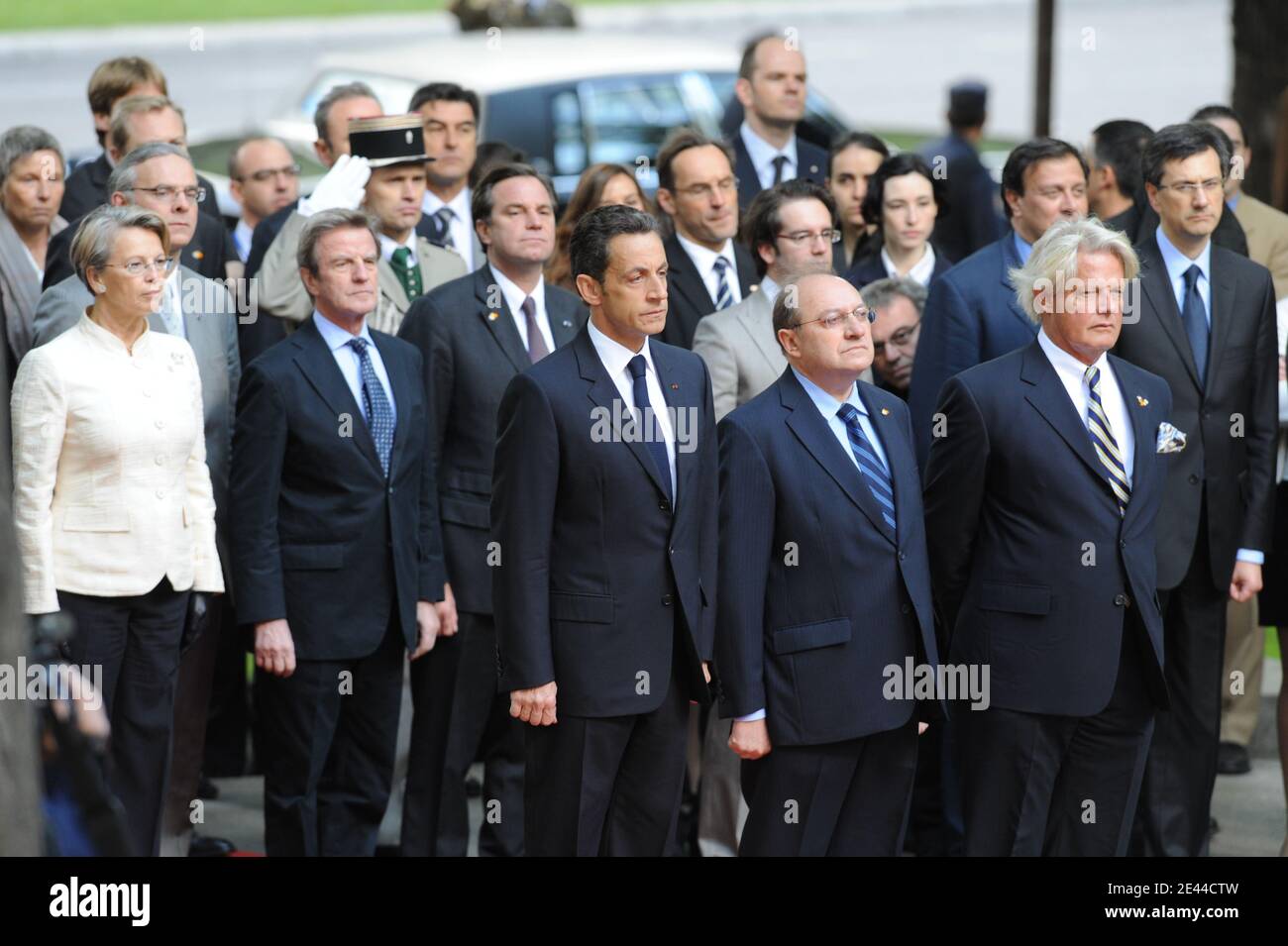 (1° turno) il Presidente francese Nicolas Sarkozy e l'Ambasciatore francese in Spagna Bruno Delaye, (2° turno) il Ministro degli interni francese Michele Alliot-Marie, il Ministro degli Esteri Bernard Kouchner, Renaud Muselier, partecipano ad una cerimonia di memoria a Plaza de la Lealtad a Madrid, Spagna, il 28 aprile 2009. Foto di Witt-Niviere/piscina/ABACAPRESS.COM Foto Stock