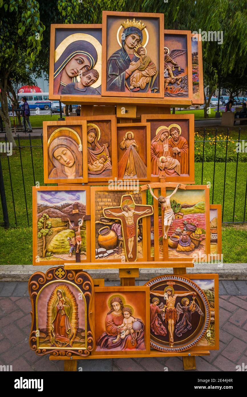 Lima, Perù, ottobre 2008 - incorniciata arte religiosa da artisti peruviani esposti allo spazio pubblico di Miraflores, Lima, Perù Foto Stock
