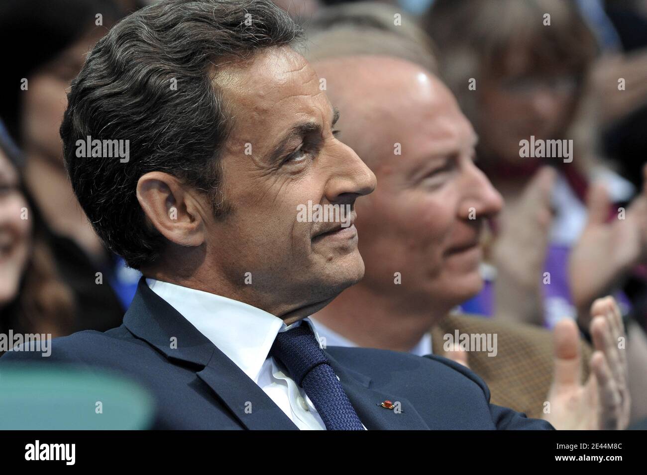 Il presidente francese Nicolas Sarkozy e il ministro del lavoro Brice Hortefeux partecipano il 10 maggio 2009 a un raduno europeo delle elezioni dell'Unione Junge (Young Union, l'organizzazione giovanile dei cristiano-democratici tedeschi) presso il Sony Centre di Berlino, Germania. L'Unione Junge ha tenuto il rally come parte di un incontro di amicizia tedesco-francese. gli stati membri dell'Unione europea terranno le elezioni per il parlamento europeo in giugno. Foto di Elodie Gregoire/ABACAPRESS.COM Foto Stock