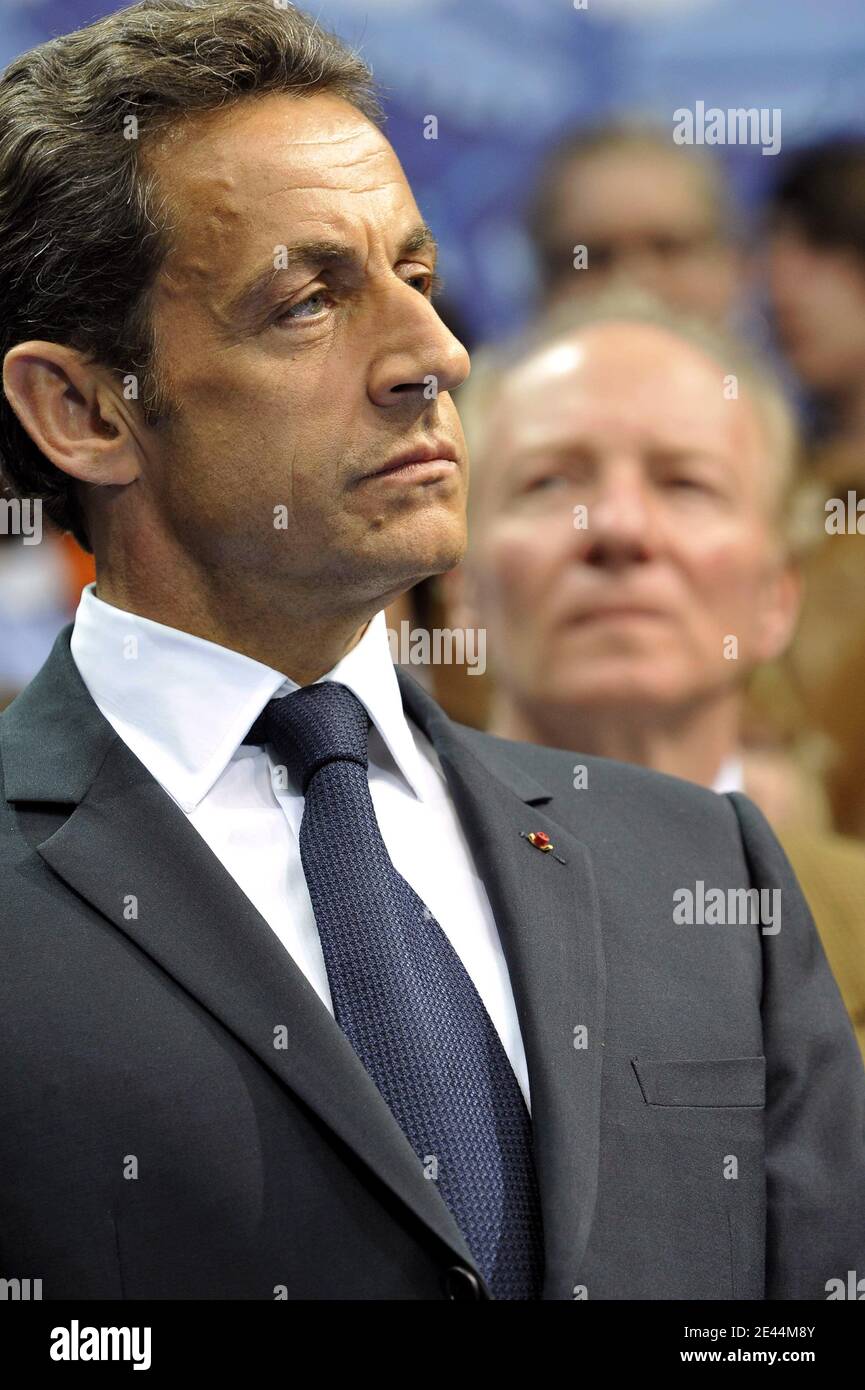 Il presidente francese Nicolas Sarkozy e il ministro del lavoro Brice Hortefeux partecipano il 10 maggio 2009 a un raduno europeo delle elezioni dell'Unione Junge (Young Union, l'organizzazione giovanile dei cristiano-democratici tedeschi) presso il Sony Centre di Berlino, Germania. L'Unione Junge ha tenuto il rally come parte di un incontro di amicizia tedesco-francese. gli stati membri dell'Unione europea terranno le elezioni per il parlamento europeo in giugno. Foto di Elodie Gregoire/ABACAPRESS.COM Foto Stock