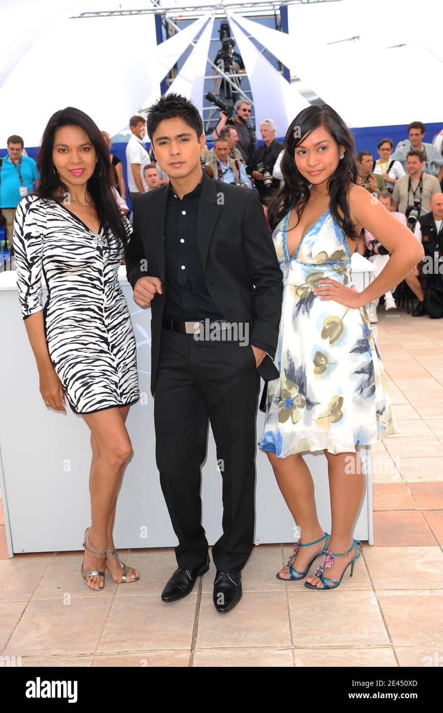 L'attrice Maria Isabel Lopez, l'attore Coco Martin e l'attrice Mercedes Cabral partecipano alla Photocall 'Kinatay' che si tiene al Palais Des Festival durante il 62° Festival Internazionale del Cinema di Cannes, in Francia, il 17 maggio 2009. Foto di Nebinger-Orban/ABACAPRESS.COM Foto Stock