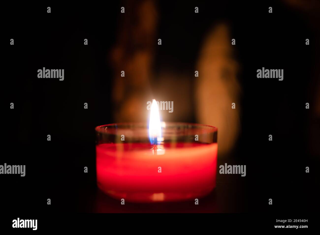 Accende una candela per la pace immagini e fotografie stock ad alta