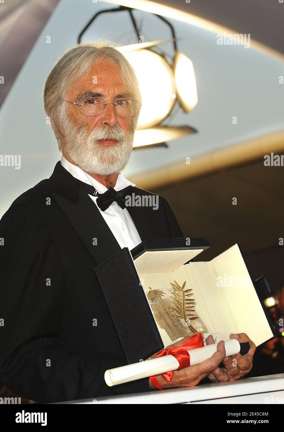 Il regista Michael Haneke si pone dopo aver vinto il Palme D'Or per il 'nastro Bianco' durante la fotocellula della cerimonia di chiusura del 62° Festival del Cinema di Cannes il 24 maggio 2009 a Cannes, Francia, il 24 2009 maggio. Foto di Nebinger-Orban/ABACAPRESS.COM Foto Stock