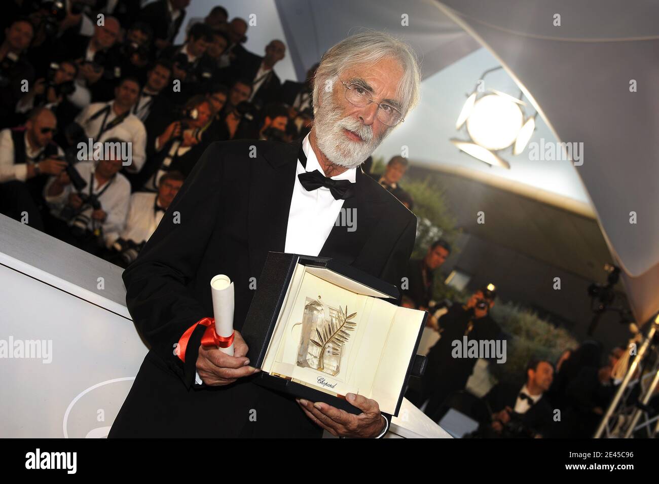 Il regista Michael Haneke si pone dopo aver vinto il Palme D'Or per il 'nastro Bianco' durante la fotocellula della cerimonia di chiusura del 62° Festival del Cinema di Cannes il 24 maggio 2009 a Cannes, Francia, il 24 2009 maggio. Foto di Nebinger-Orban/ABACAPRESS.COM Foto Stock