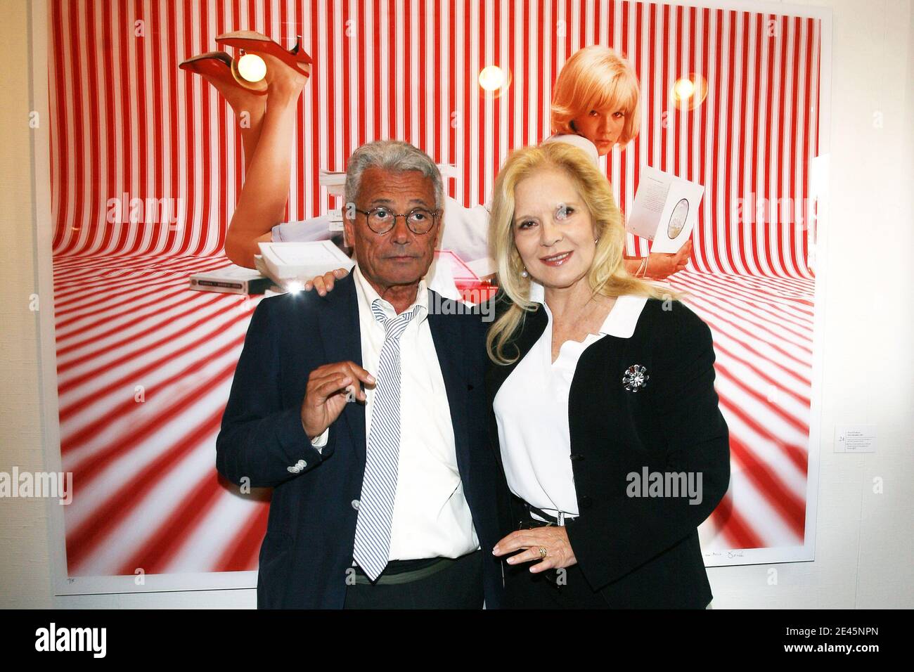 Sylvie Vartan e Jean-Marie Perier partecipano all'apertura della mostra del fotografo Jean-Marie Perier a Parigi, Francia, il 4 giugno 2009. Foto di Denis Guignebourg/ABACAPRESS.COM Foto Stock