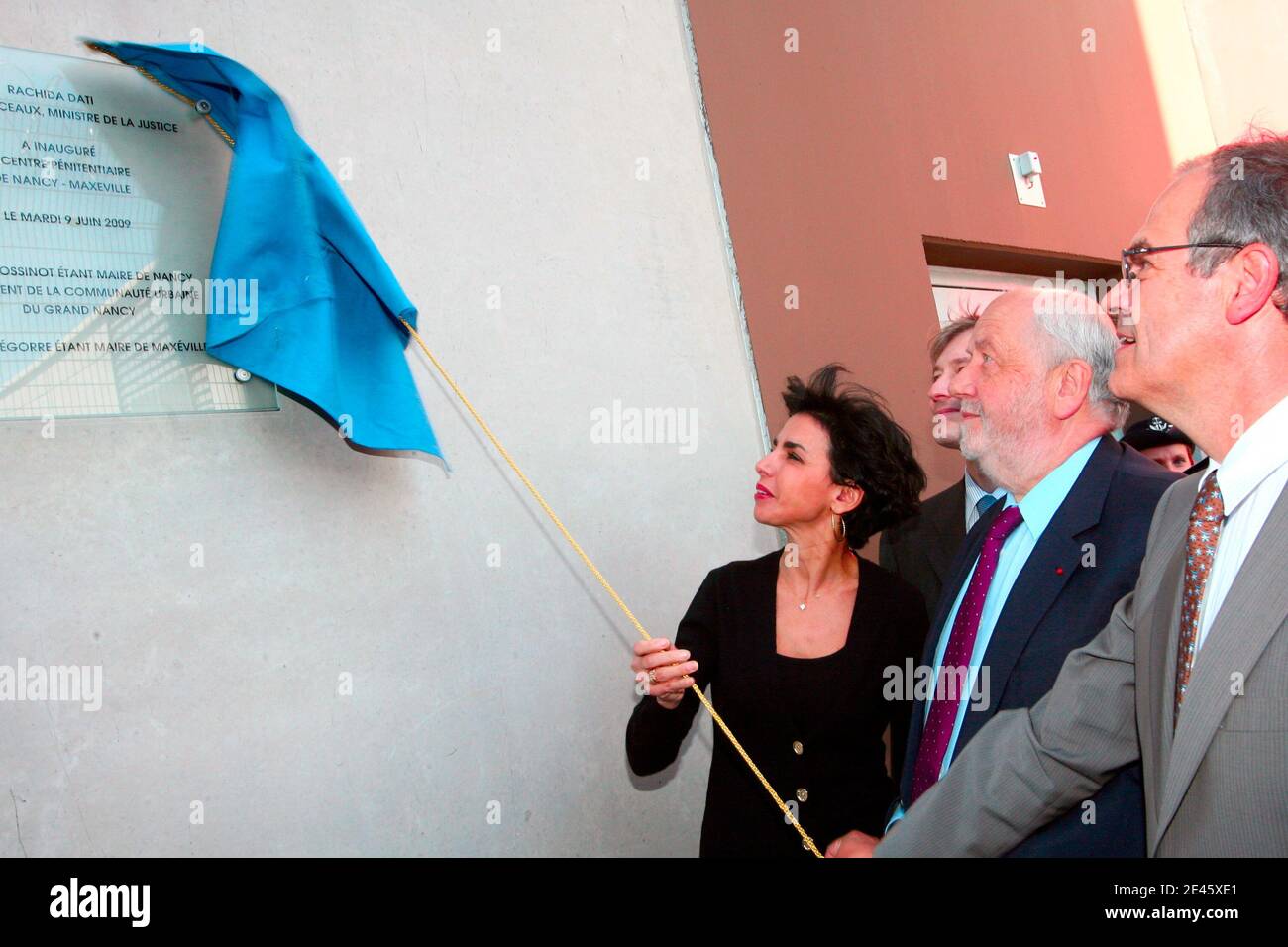 Rachida dati, garde des Sceaux, ministre de la Justice inaugure, en presence de Andre Rossinot Depute, Maire de Nancy le centre penitentiaire Nancy-Maxeville, Meurthe et Moselle, France, le 9 Juin, 2009. Foto Mathieu Cugnot/ABACAPRESS.COM Foto Stock