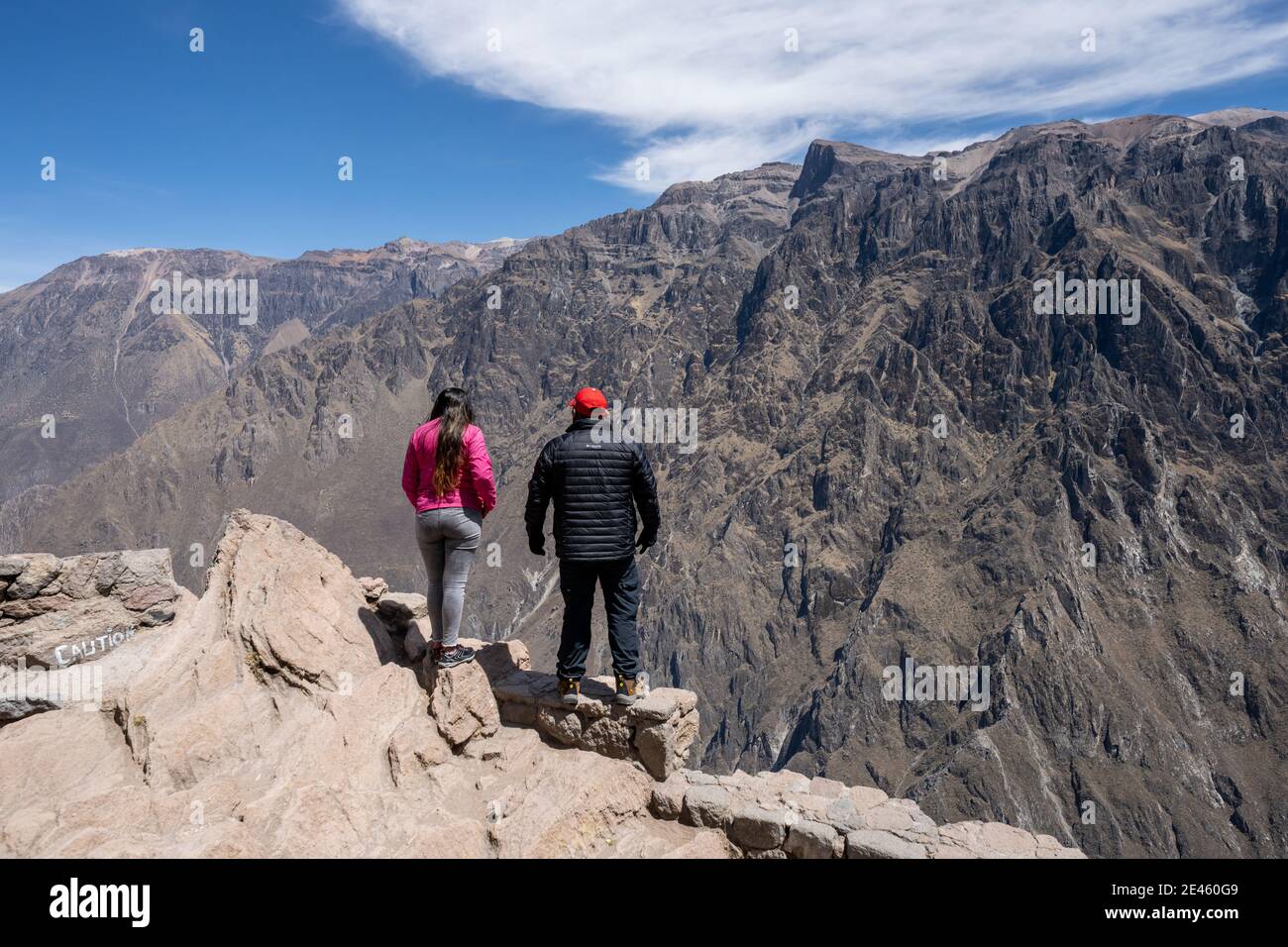 Il canyon di Colca nel Perù meridionale ospita il condor andino (Vultur gryphus). È il secondo canyon più profondo del mondo. Foto Stock