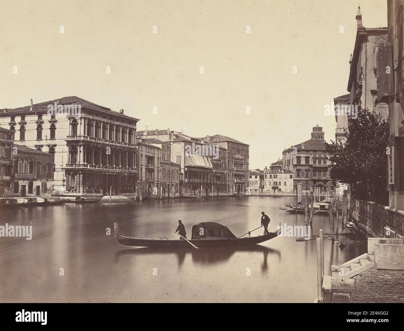 Robert MacPherson, 1811â–1872, British, Grand Canal, Venezia (n. 19), 1860. Stampa albume su carta media, liscia, crema wove montata su tavola. Edifici , canale , paesaggio urbano , gondola. Canal Grande , Italia , Venezia Foto Stock