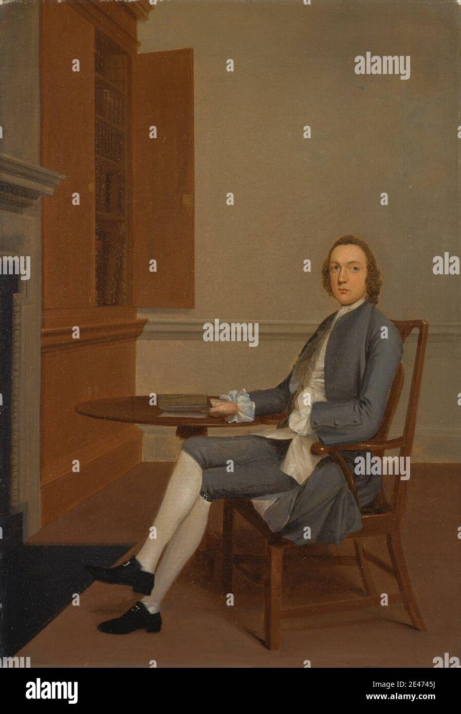 Arthur Devis, 1712–1787, inglese, un uomo sconosciuto seduto a un tavolo, tra il 1744 e il 1746. Olio su tela. Libro , libreria , sedia , costume , armadio , camino , interno , uomo , ritratto , lettura , tavolo Foto Stock