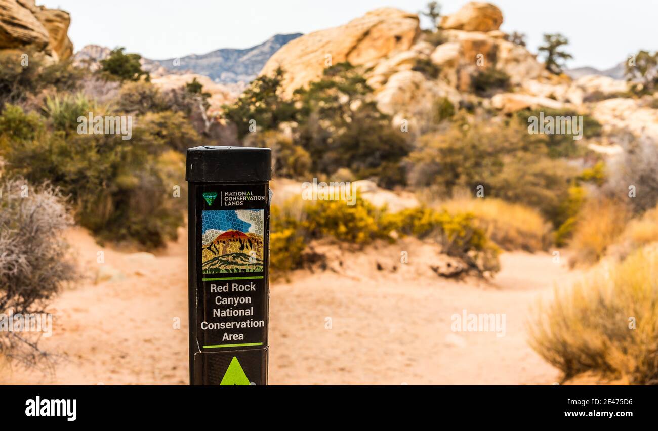 Trail Sign sul Calico Hills Tank Trail, Red Rock Canyon National Conservation Area, Las Vegas, Nevada, USA Foto Stock