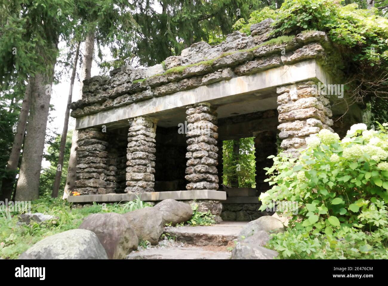 La casa d'estate è il fulcro del Giardino delle rocce ai Giardini Sonnenberg a Canandaigua, New York, USA. Foto Stock