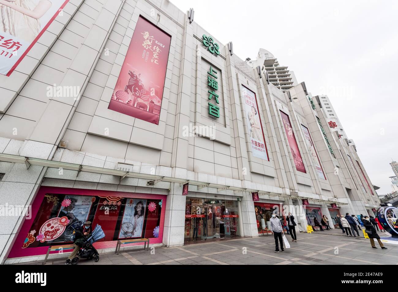 La vista esterna di Shanghai Liubai, un centro commerciale locale con una storia di 70 anni, che sarà ricostruito con un investimento di 700 milioni di Yuan (100 milli Foto Stock