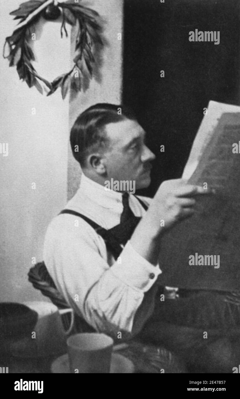 Hitler mentre si trova nella prigione della Fortezza di Landsberg Foto Stock