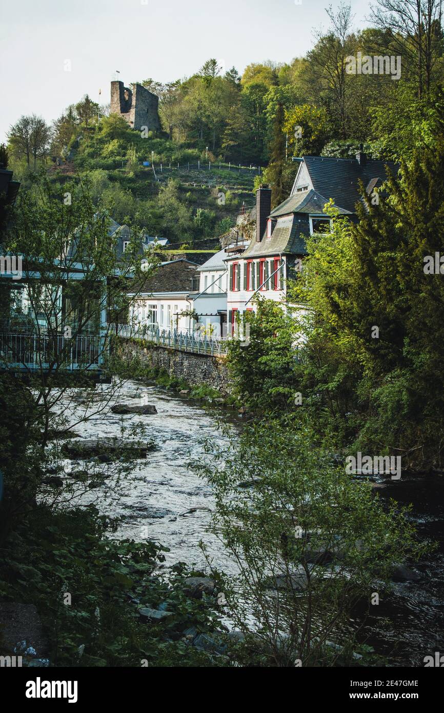 Monschau nella regione di Eifel. Una piccola e pittoresca cittadina di Noth Rhine-Westfalia, Germania Foto Stock