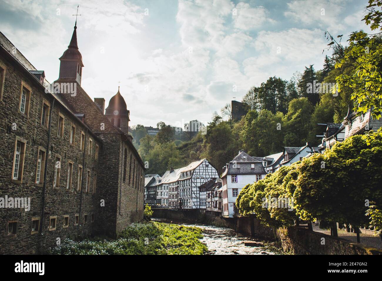 Monschau nella regione di Eifel. Una piccola e pittoresca cittadina di Noth Rhine-Westfalia, Germania Foto Stock
