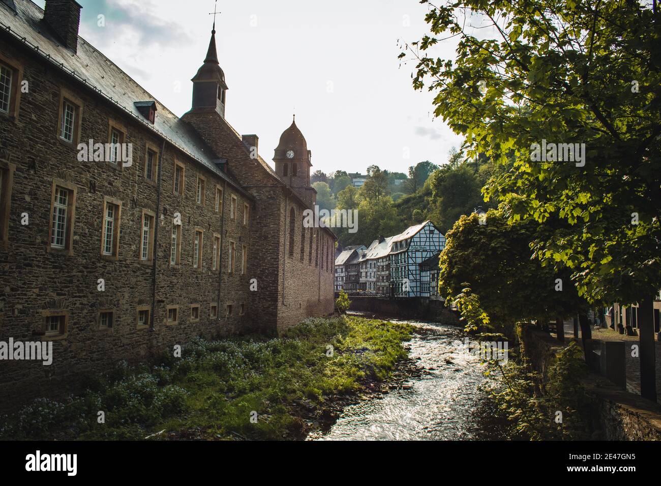 Monschau nella regione di Eifel. Una piccola e pittoresca cittadina di Noth Rhine-Westfalia, Germania Foto Stock