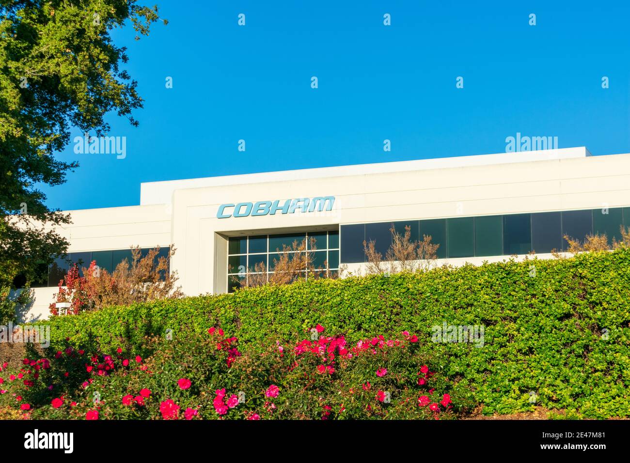 Facciata dell'ufficio di Cobham. Cobham Limited è un'azienda britannica di produzione aerospaziale. - San Jose, California, Stati Uniti d'America - 2020 Foto Stock