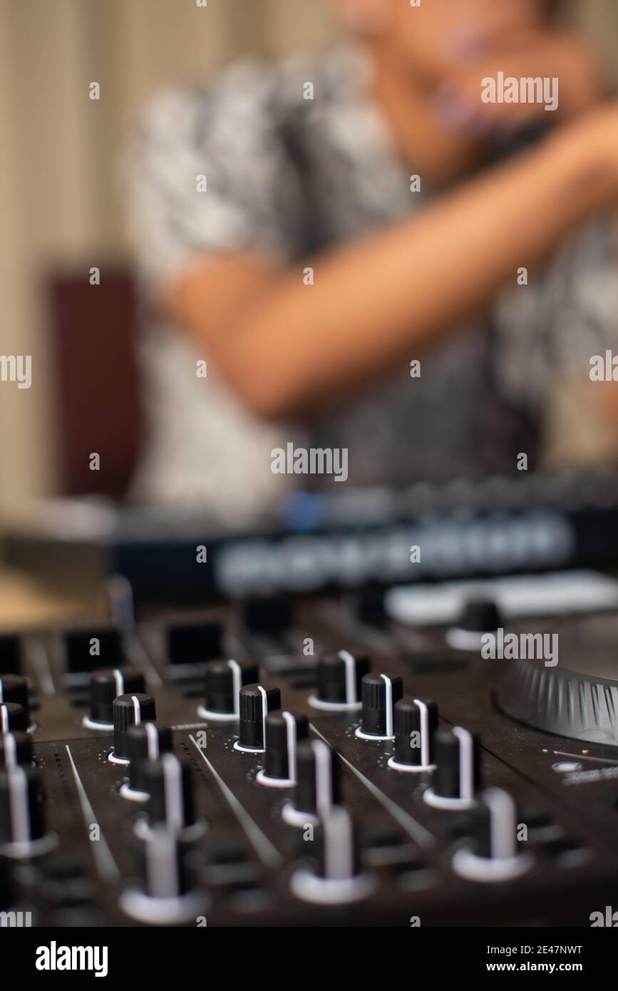 Produttore audio immagini e fotografie stock ad alta risoluzione - Alamy