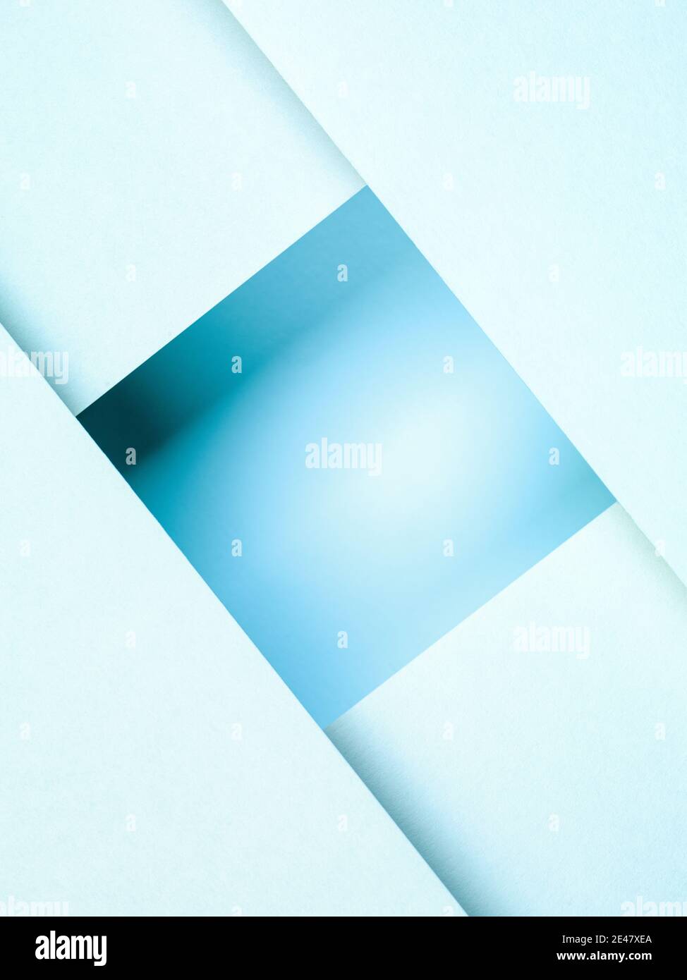 Sfondo di carta astratto fatto da fogli di carta e sfumature di illuminazione formare un quadrato Foto Stock