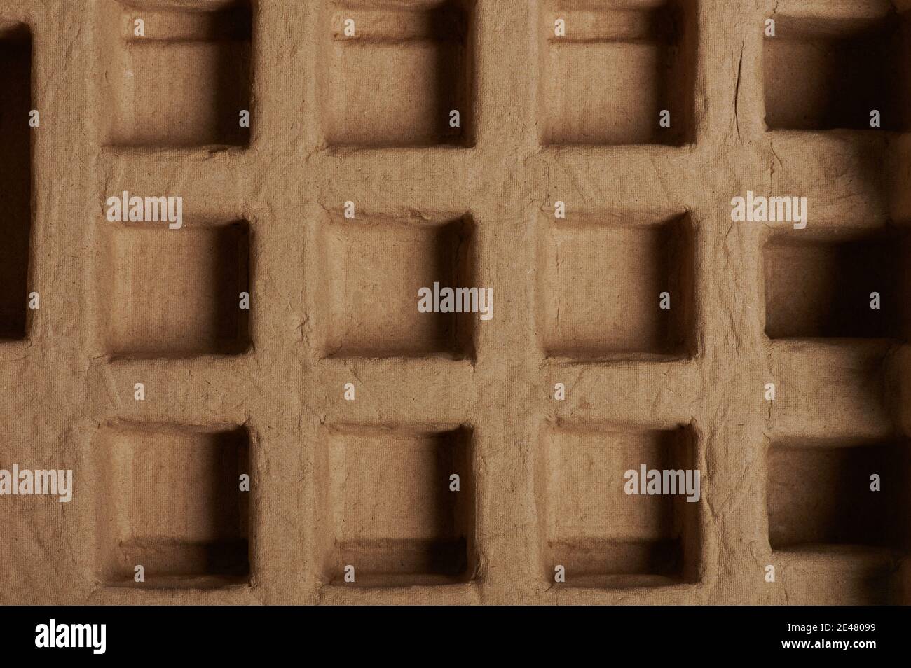 Carta da imballaggio di cartone marrone con spazi quadrati Foto Stock