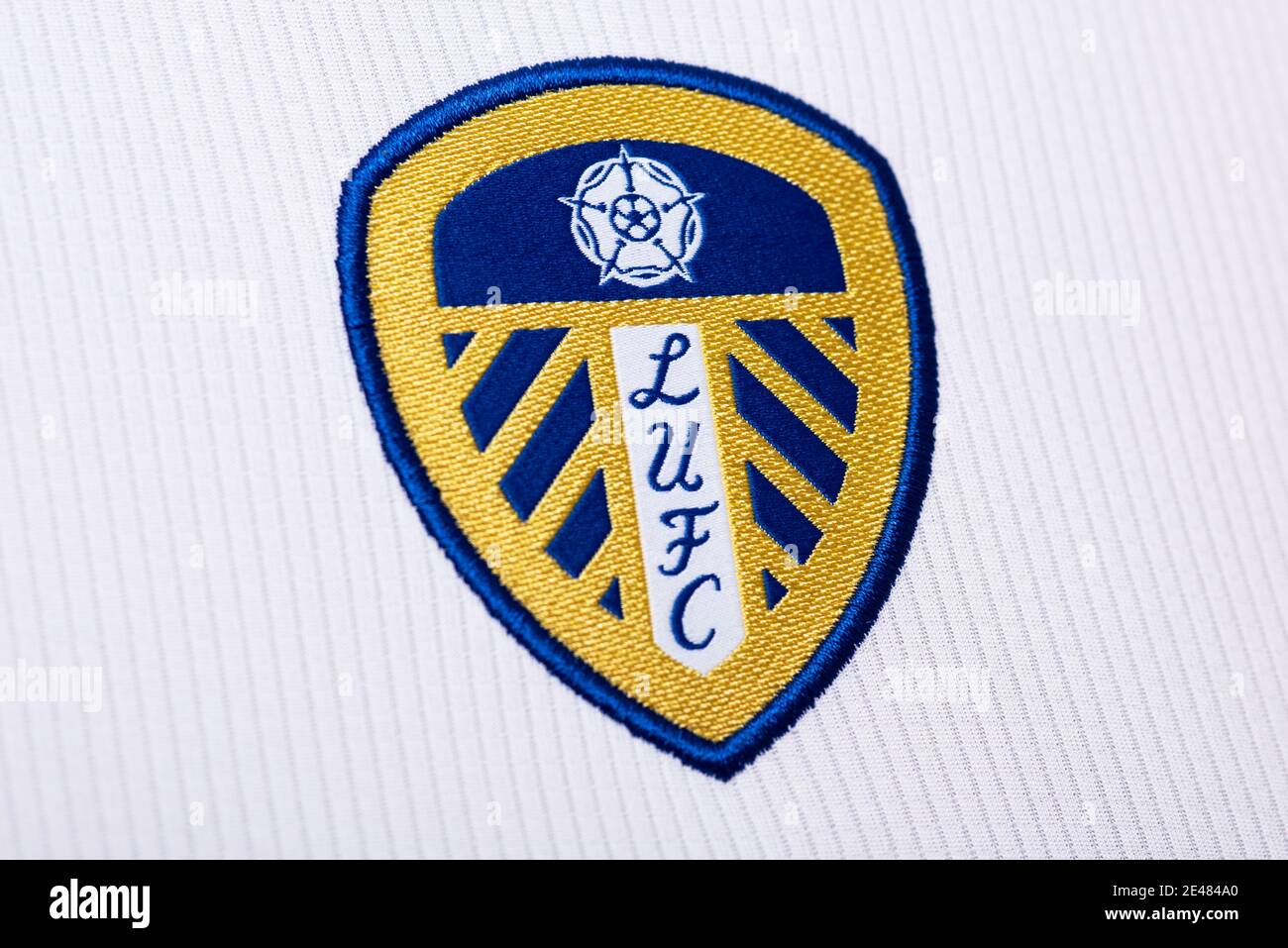 Primo piano della divisa da calcio del Leeds United FC. Foto Stock