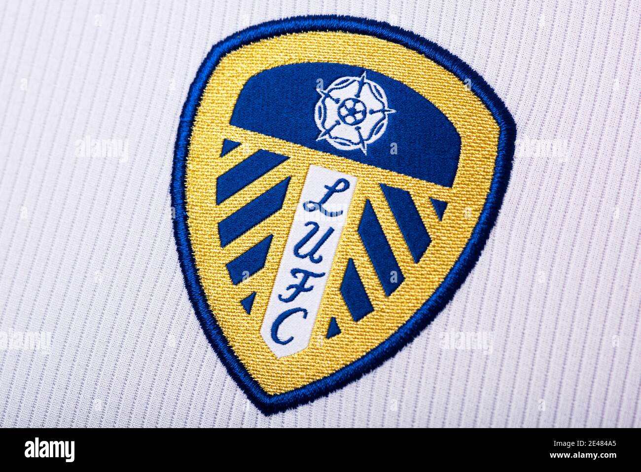 Primo piano della divisa da calcio del Leeds United FC. Foto Stock