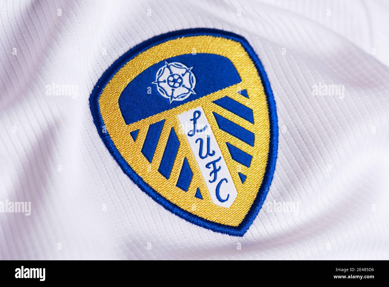 Primo piano della divisa da calcio del Leeds United FC. Foto Stock