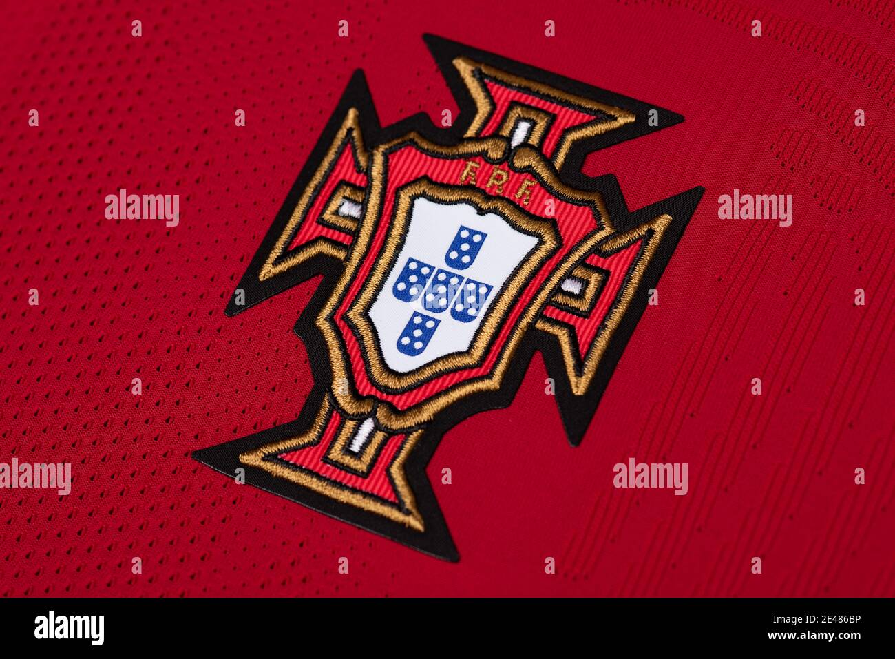 Primo piano della divisa nazionale del calcio portoghese Foto Stock