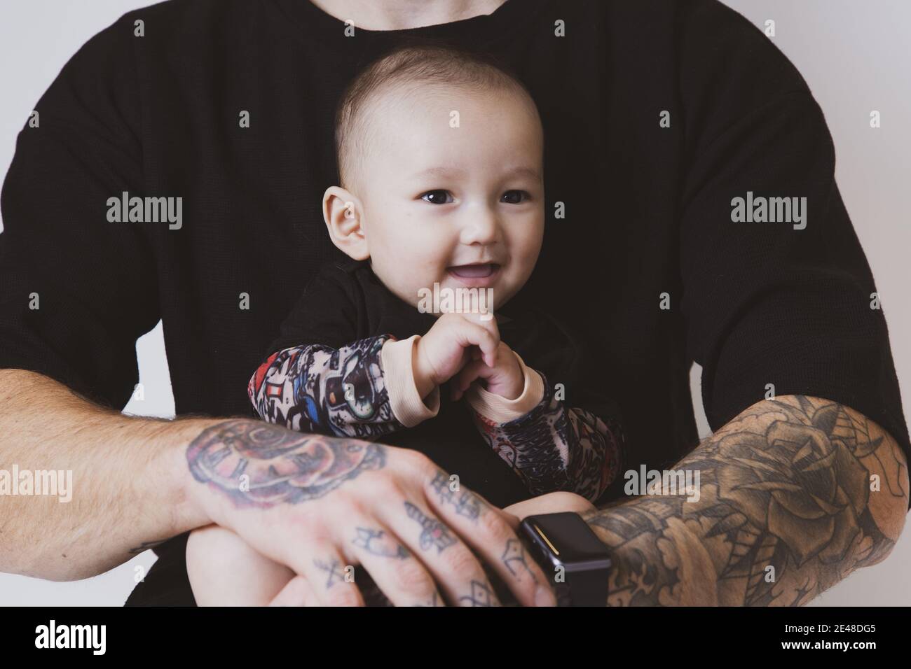 WHITSTABLE, REGNO UNITO - 06 gennaio 2019: Padre e figlio Tattoo - Bambino  con tatuaggi Foto stock - Alamy