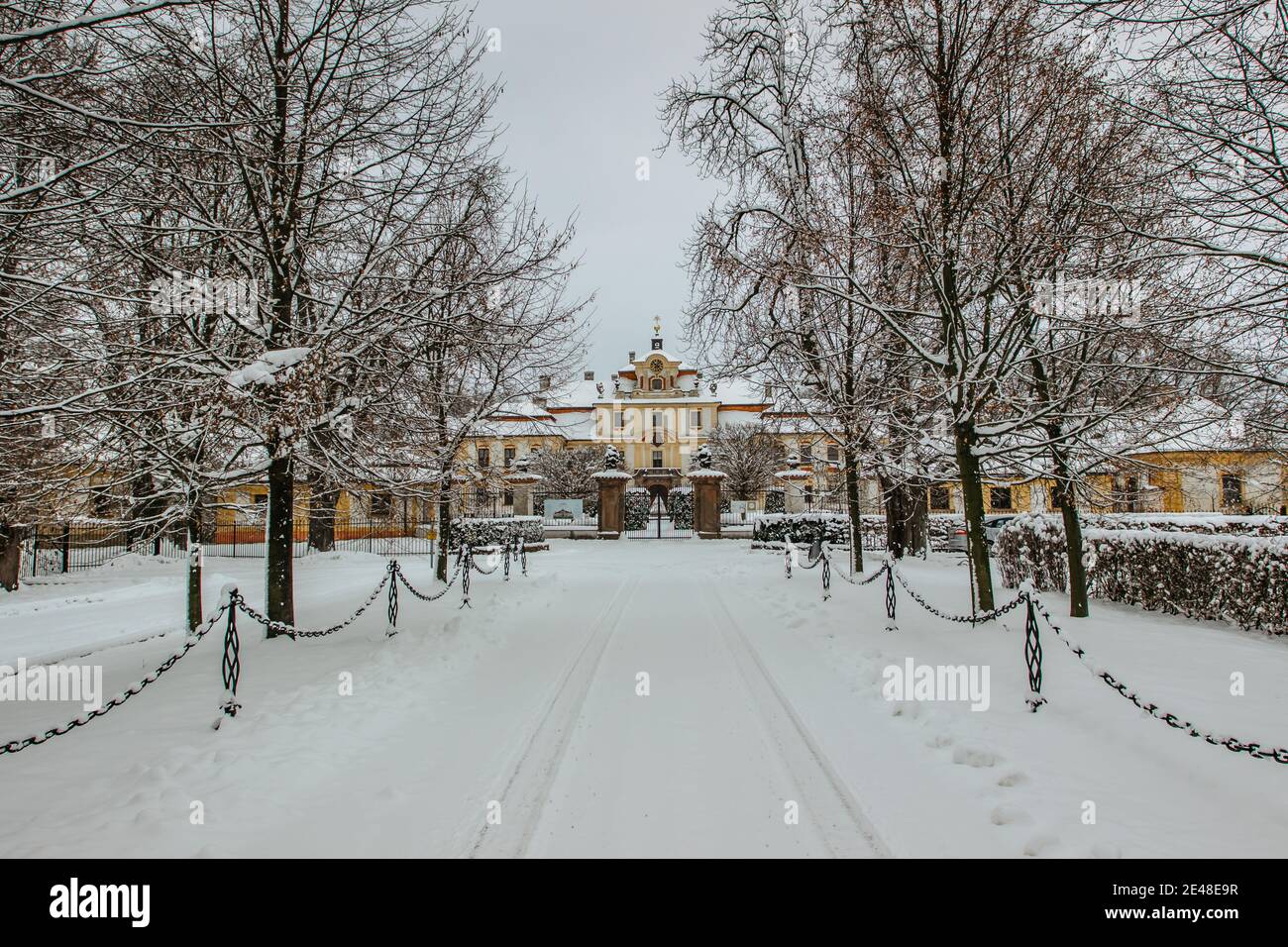 Barocco Chateau Jemniste con romantico parco inglese, Boemia centrale, Repubblica Ceca. Utilizzato come residenza dalla vecchia famiglia aristocratica di Sternberg. Foto Stock