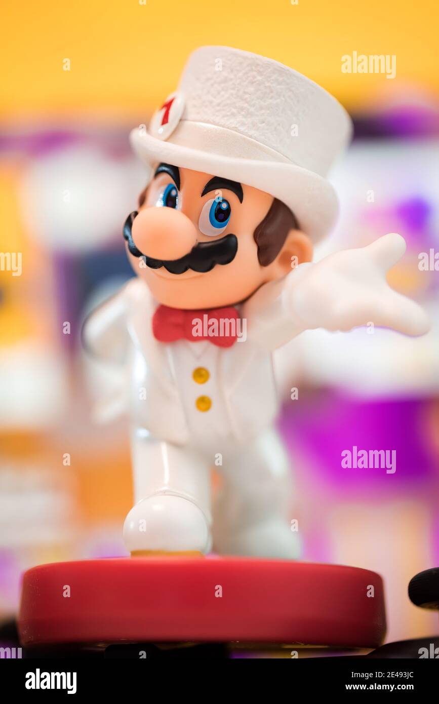 MOSCA, RUSSIA - 22 agosto 2020: Super Mario Bros figura character.Super Mario è una piattaforma giapponese serie di video giochi e media franchising creato b Foto Stock
