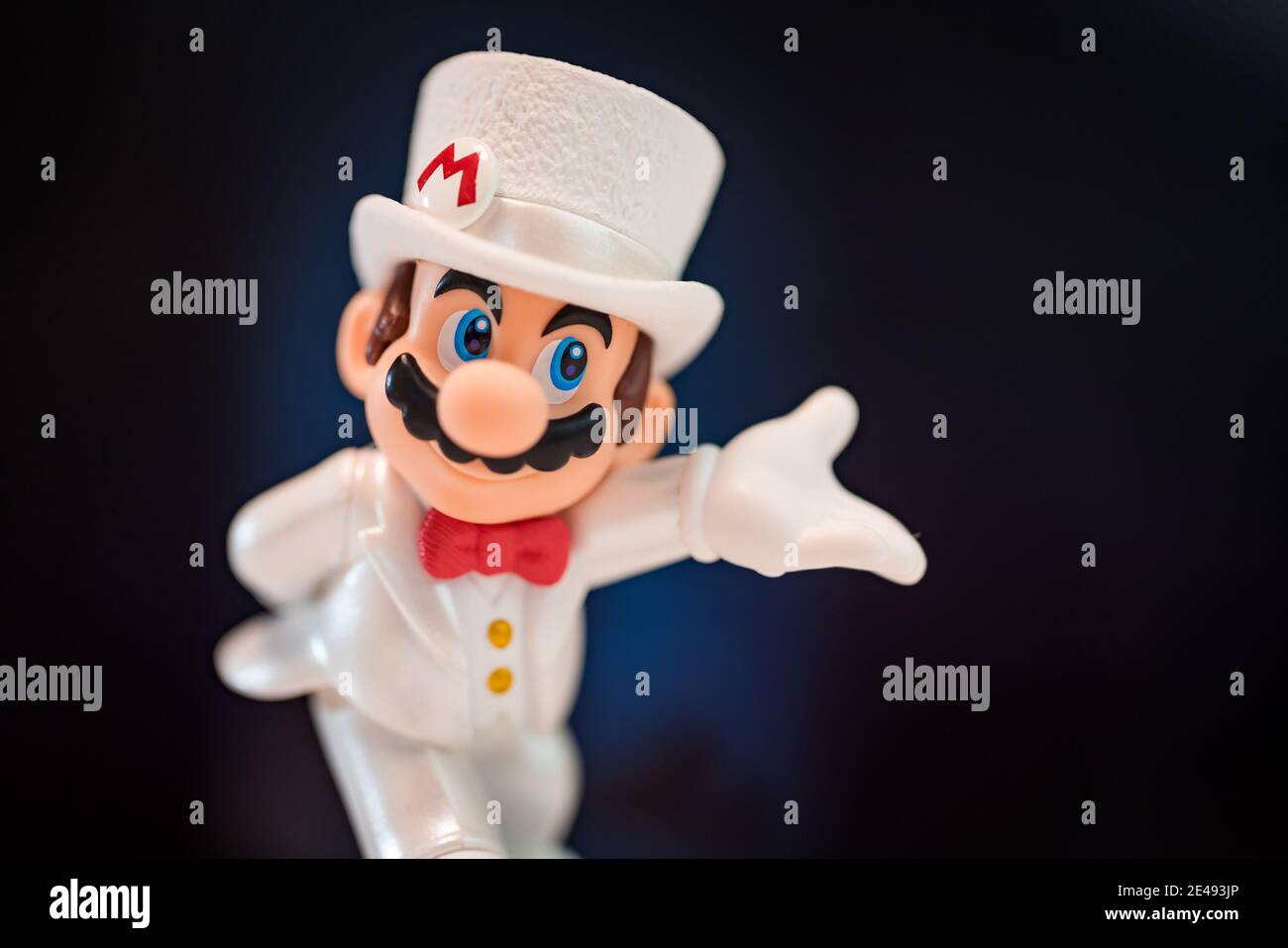 MOSCA, RUSSIA - 22 agosto 2020: Super Mario Bros figura character.Super Mario è una piattaforma giapponese serie di video giochi e media franchising creato b Foto Stock