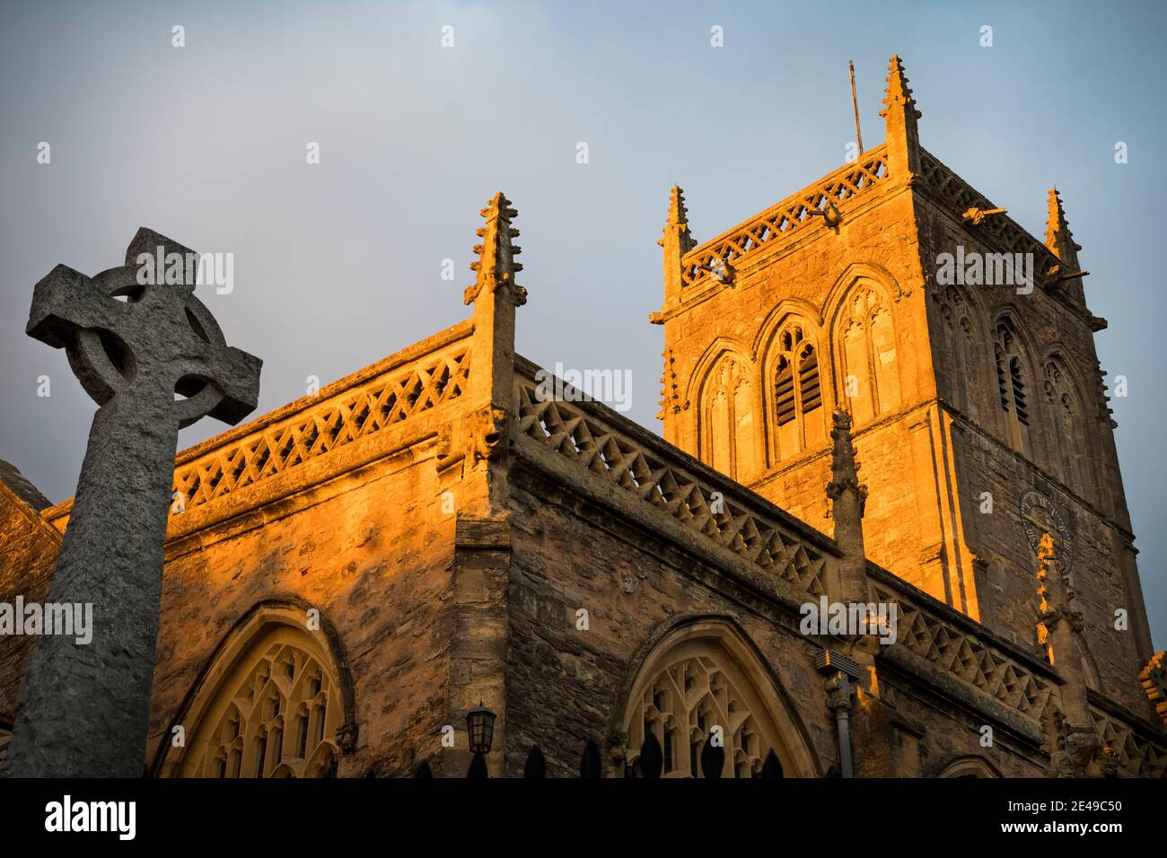 Chiesa in luce del sole della sera d'oro nel Somerset Foto Stock