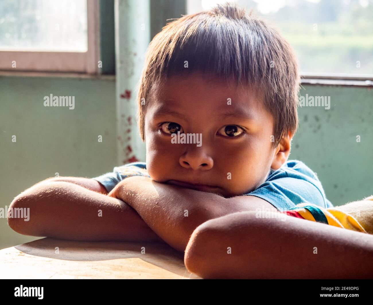 Rio delle Amazzoni, Perù - 20 settembre 2017: Ritratto di un ragazzino – un abitante del Perù. Amazzonia. America del Sud. Foto Stock