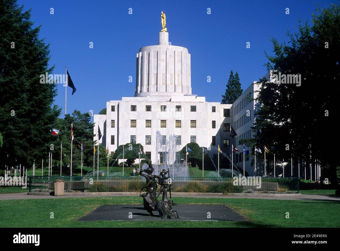 Walk of the Flags, Oregon state Capitol, state Capitol state Park, Salem, Oregon Foto Stock