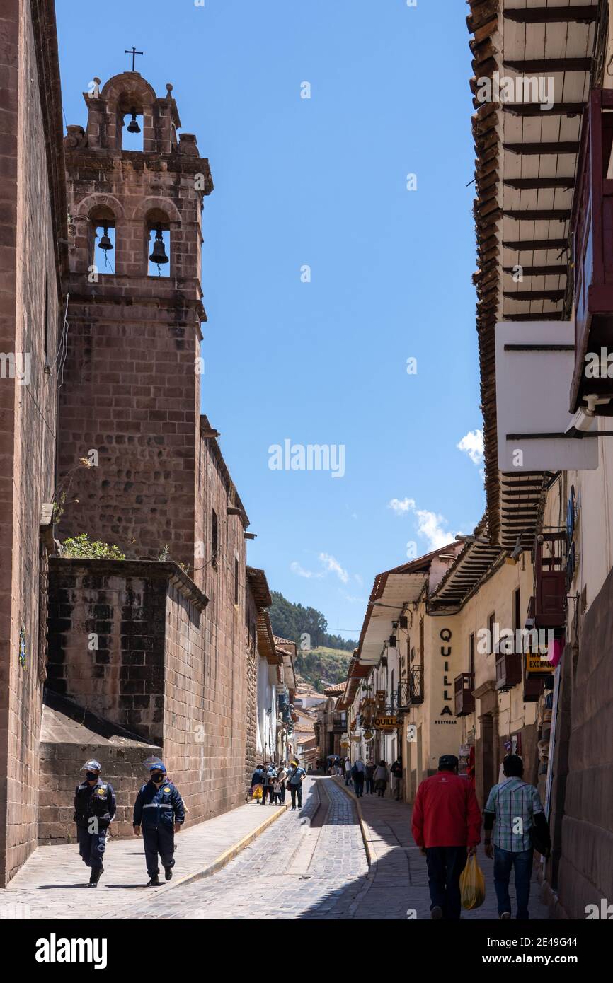 Lo storico Cusco si trova in alto nelle Ande peruviane Foto Stock