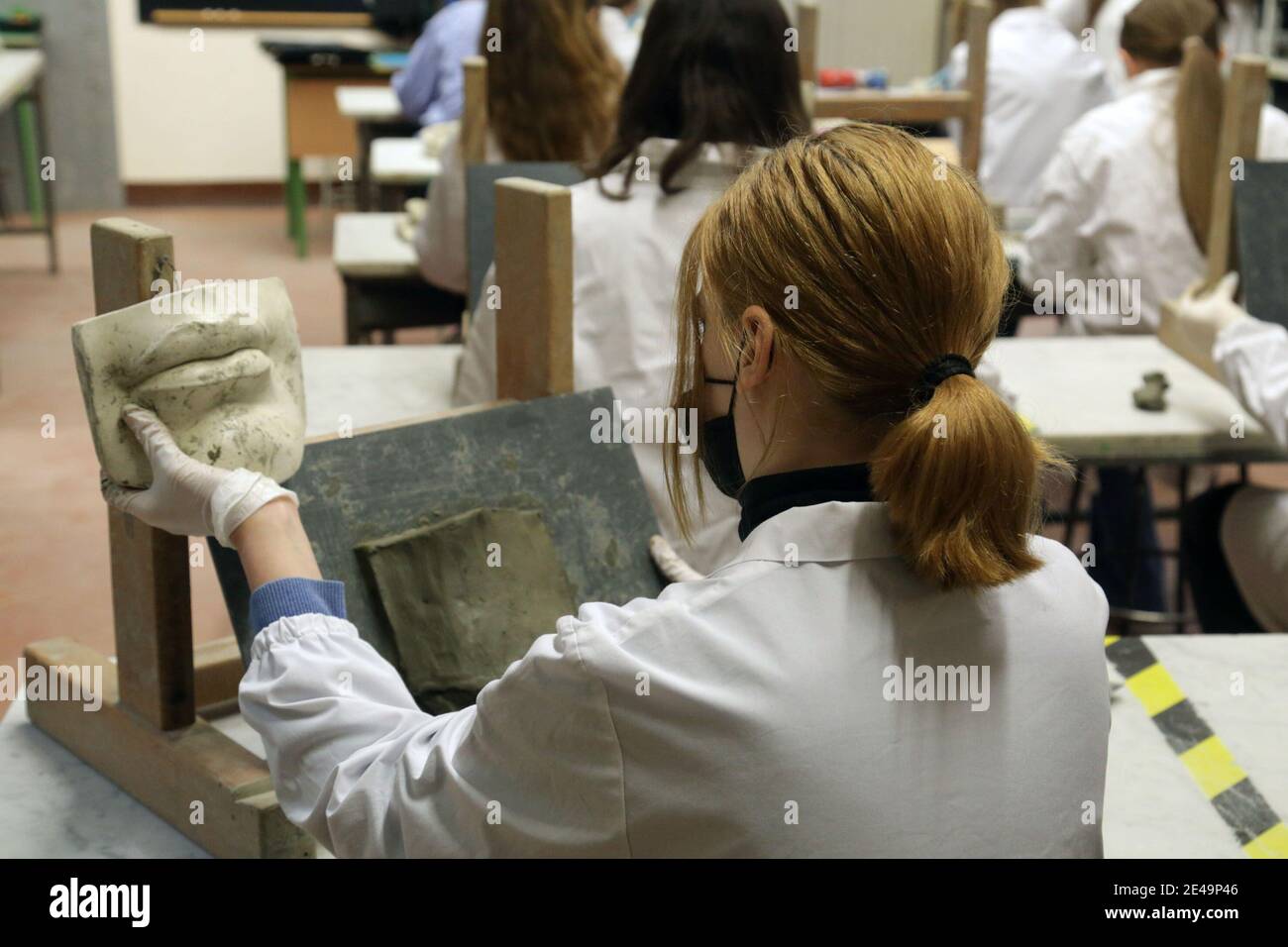 Modena, Italia. 22 gennaio 2021. Modena. Ripresa delle lezioni in presenza, 50 per cento per istituto, per gli studenti del Venturi Art Institute nella foto il laboratorio di arti plastiche utilizzo editoriale solo credito: Agenzia indipendente di Foto/Alamy Live News Foto Stock