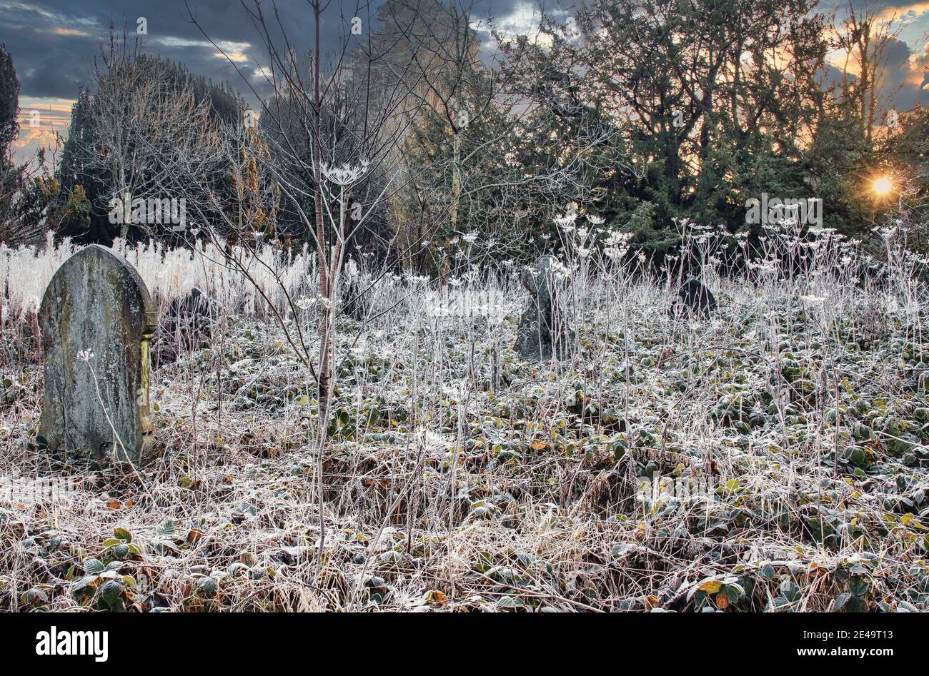 Cimitero di congelamento nella mattina presto Foto Stock